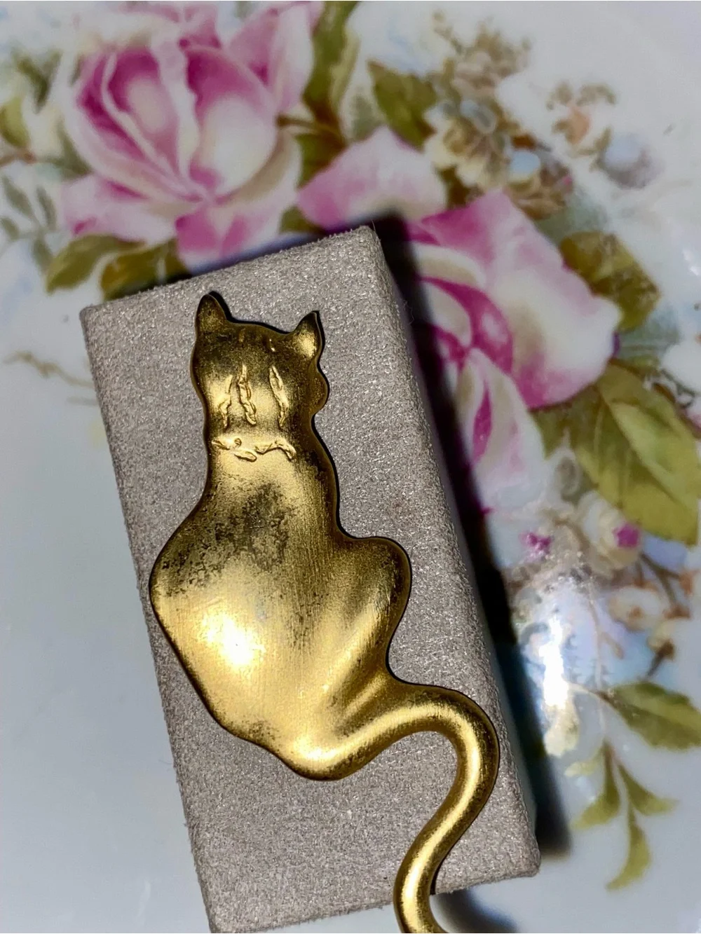 1988 Gold Cat Figurine Decorative Pin